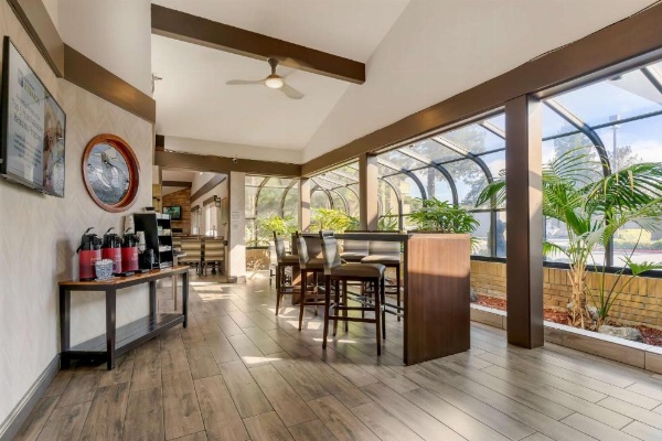 Best Western Plus Forest Park Inn image 18