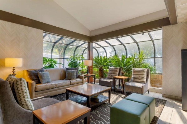 Best Western Plus Forest Park Inn image 19