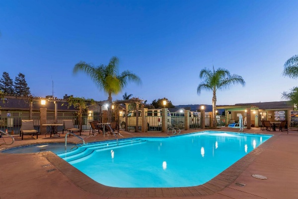Best Western Plus Forest Park Inn image 4